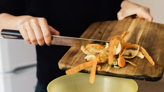 If you don't have a backyard there are a few challenges when it comes to composting. Let us give you the run down on how to compost those food scraps if you live in an apartment (or anywhere for that matter!)